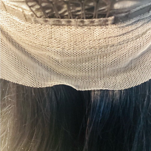 Sleek straight hundred percent human wigs for women. - Picture 8 of 10